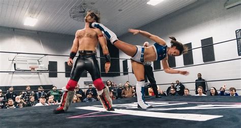 Intergender wrestling .